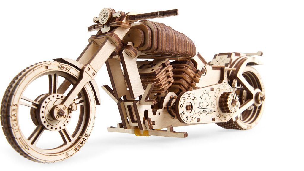 Dřevěné hračky Ugears 3D dřevěné mechanické puzzle VM-02 Motorka (chopper)