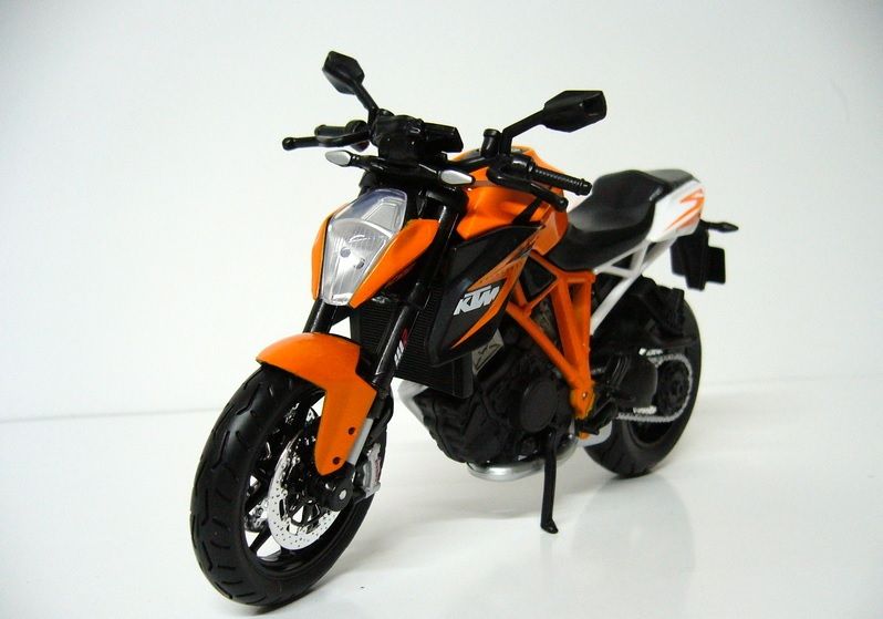 Dřevěné hračky Welly Motocykl KTM 1290 Super Duke R 1:10 oranžový