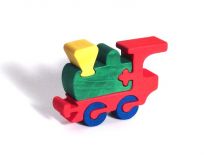 Dřevěné hračky Fauna Dřevěné vkládací puzzle z masivu mašinka