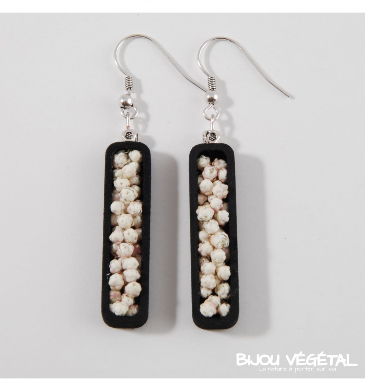 Dřevěné hračky Živé šperky - Náušnice Jardiniere černé s trvalými bílými květy Radis et Capucine