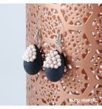 Dřevěné hračky Živé šperky - Náušnice Slza černé s trvalými bílými květy Radis et Capucine