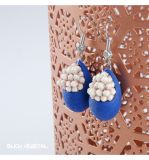 Dřevěné hračky Živé šperky - Náušnice Slza modré s trvalými bílými květy Radis et Capucine