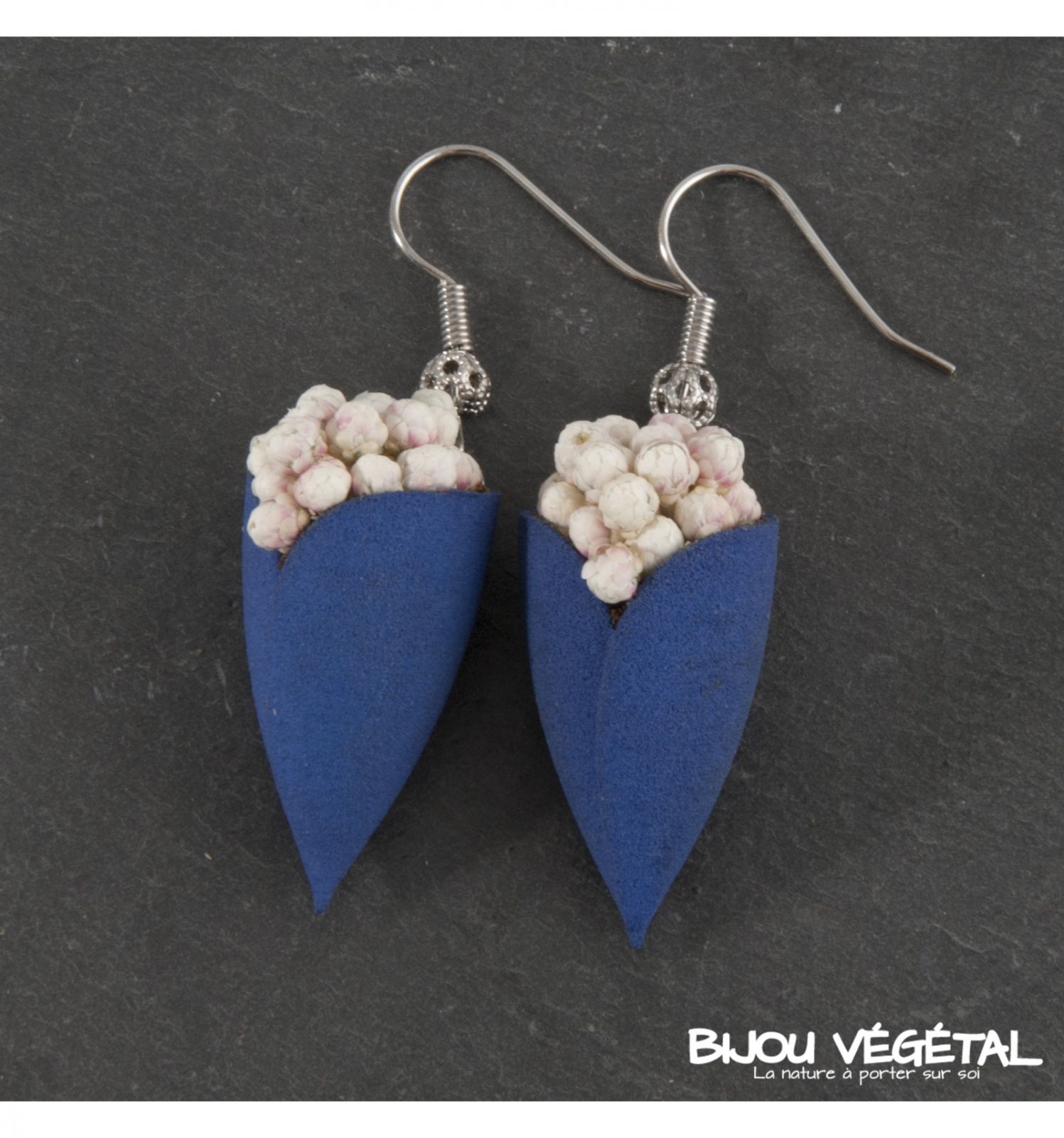 Dřevěné hračky Živé šperky - Náušnice Tulipán modré s trvalými bílými kvšty Radis et Capucine