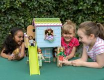 Dřevěné hračky Lottie Dřevěný zahradní domeček pro panenky