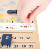 Dřevěné hračky small foot Didaktický kalendář s hodinami