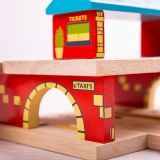 Dřevěné hračky Bigjigs Rail Nádraží nad cestou