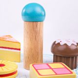 Dřevěné hračky Bigjigs Toys Stojan s dortíky