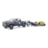 Dřevěné hračky Bruder Terénní auto RAM se sportovním vozem a figurkou