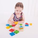 Dřevěné hračky Bigjigs Baby Nasazování barevných tvarů na tyče Bigjigs Toys
