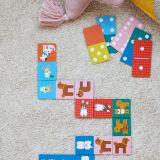 Dřevěné hračky Petit Collage Domino 2v1 pejsci/čísla