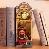 Dřevěné hračky RoboTime miniatura domečku Kouzelné nádraží
