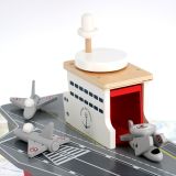 Dřevěné hračky Vilac Dřevěná letadlová loď s příslušenstvím