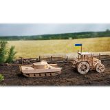 Dřevěné hračky Ugears 3D dřevěné mechanické puzzle Traktor vítězí