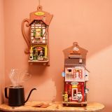 Dřevěné hračky RoboTime miniatura domečku k zavěšení Lenošná kavárna