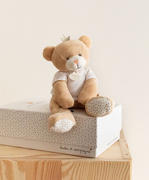 Dřevěné hračky Doudou Dárková sada - medvídek malý král 25 cm Doudou et Compagnie Paris