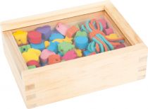Dřevěné hračky small foot Dřevěné navlékací korálky tvary
