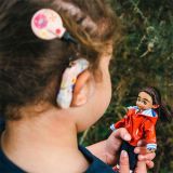 Dřevěné hračky Lottie Panenka fotografka s naslouchadlem