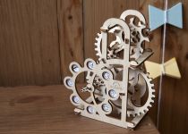 Dřevěné hračky Ugears 3D dřevěné mechanické puzzle Dynamometr