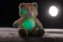 Dřevěné hračky Snílek medvěd duhový plyš 40cm na baterie se světlem se zvukem v sáčku Teddies