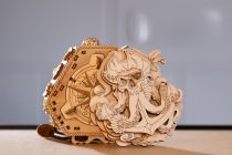 Dřevěné hračky EscapeWelt 3D dřevěný hlavolam "Blackbeard's Compass"