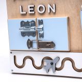 Dřevěné hračky Manibox Senzorická deska Activity board Leon - střední
